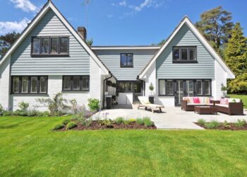 Should Your Roof and Siding Match?