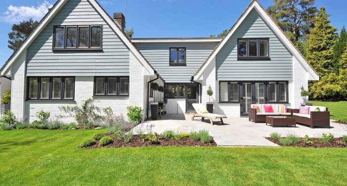 Should Your Roof and Siding Match?